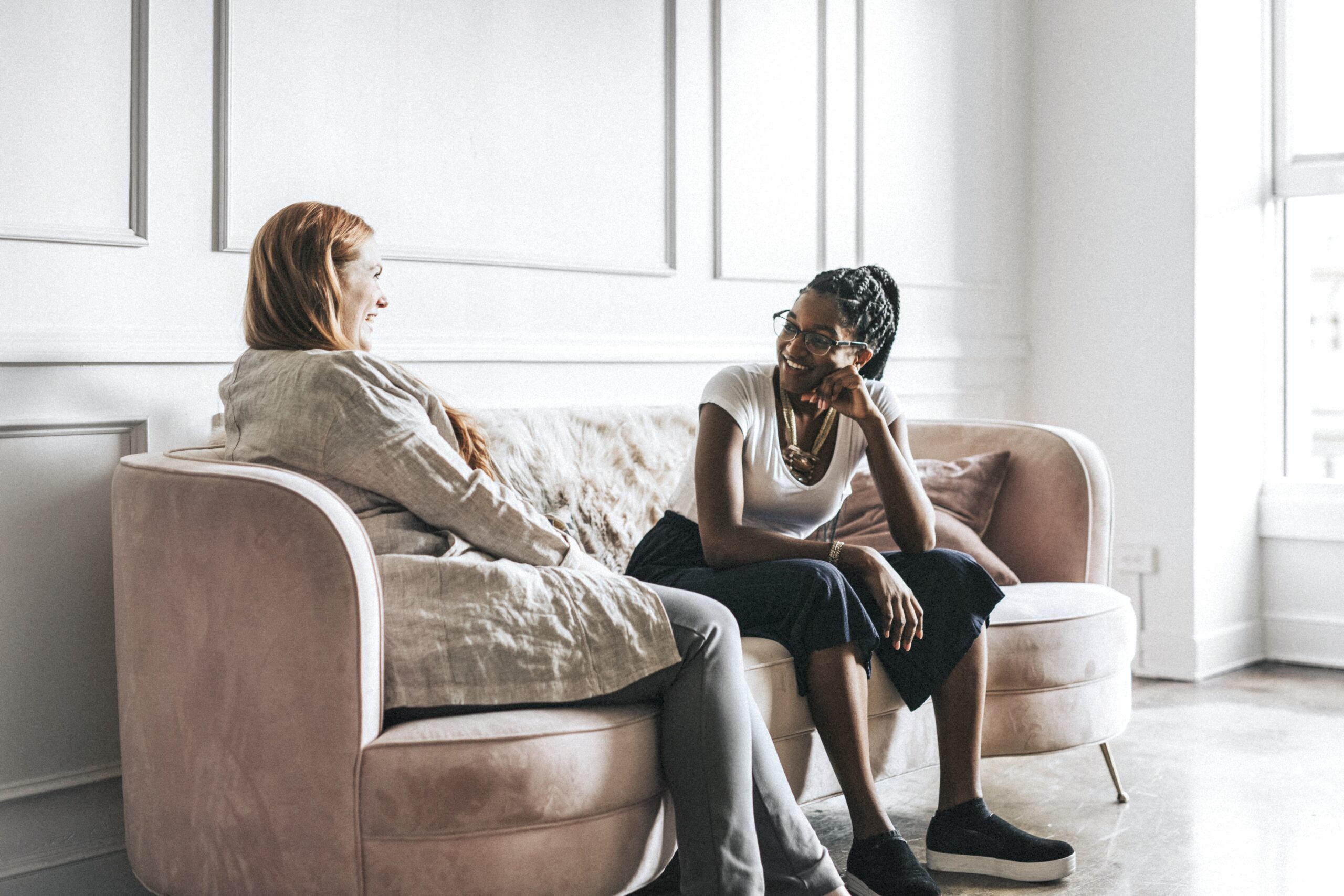 friends talking in the living room 2023 11 27 05 11 36 utc min scaled 2